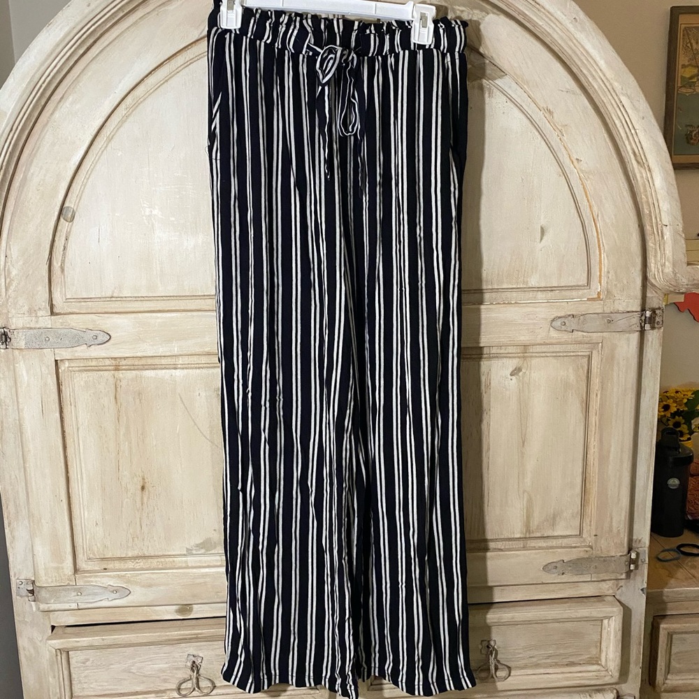 Xhilaration Flowy pants